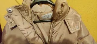 Cazadora larga acolchada beige