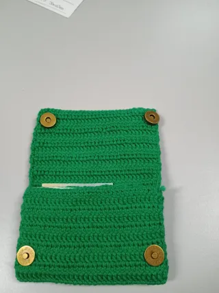 Carteira de crochê verde