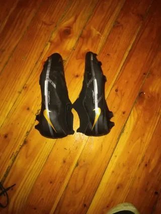 Botas de fútbol Nike negras