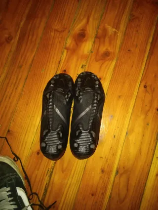 Botas de fútbol Nike negras