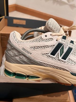 Zapatillas New Balance 1906R Verde/Crema
