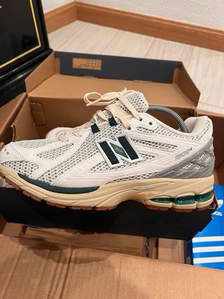 Zapatillas New Balance 1906R Verde/Crema