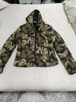 Chaqueta acolchada camuflaje mujer