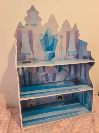 Casa de muñecas / Estantería temática hielo