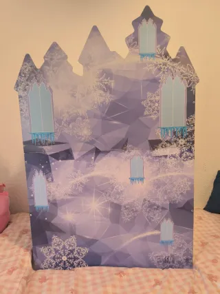 Casa de muñecas / Estantería temática hielo