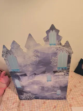 Casa de muñecas / Estantería temática hielo