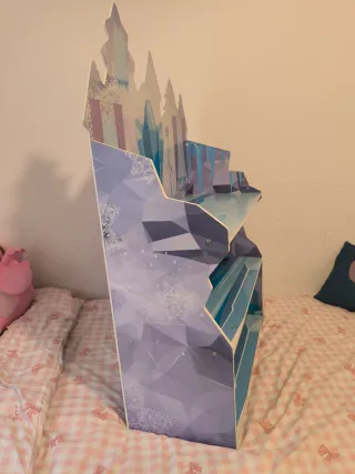 Casa de muñecas / Estantería temática hielo