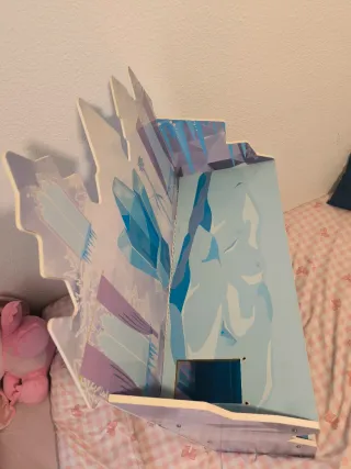 Casa de muñecas / Estantería temática hielo