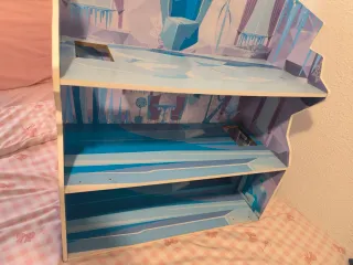 Casa de muñecas / Estantería temática hielo