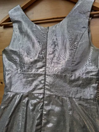 Vestido plateado con detalles crochet