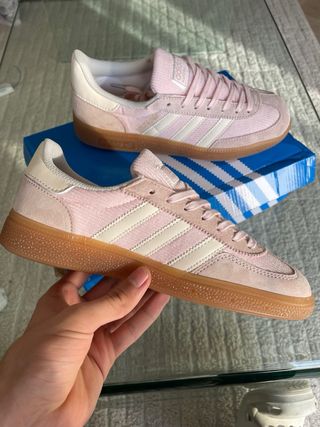 Adidas Spezial rosas y blancas