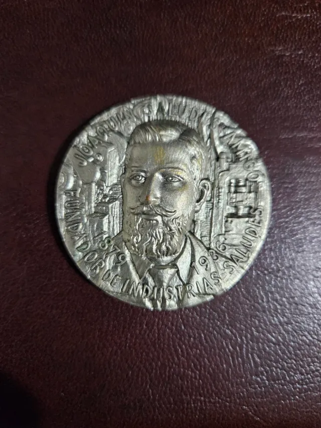 Medalla Joaquín Saludes Fundador Industrias