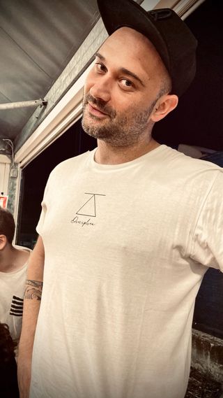 White T-shirt DISCIPLINA