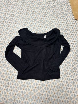 Top negro escote Bardot manga larga