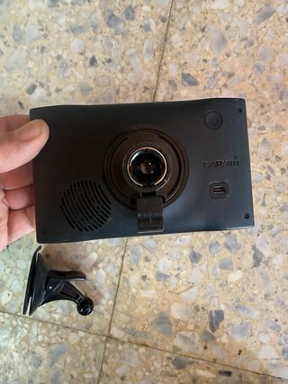 GPS Garmin con cargador y soporte