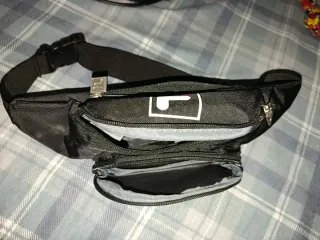 Riñonera Fila Negra y Multicolor