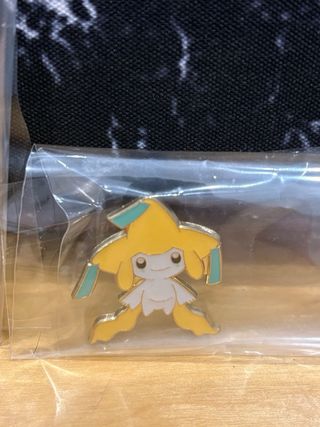 Pins Pokemon de Jirachi y Celebi