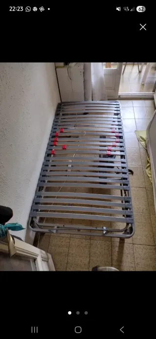 Cama articulada metálica y de madera