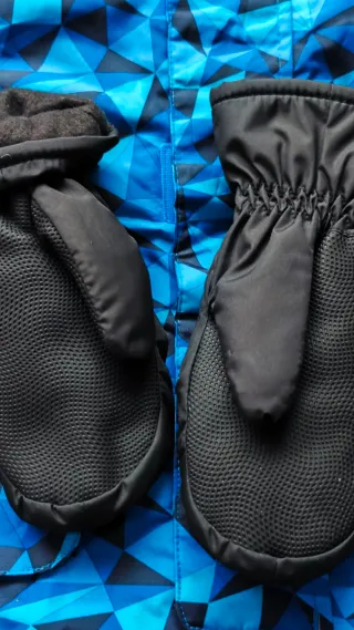 Conjunto ropa nieve Niño Azul y negro.