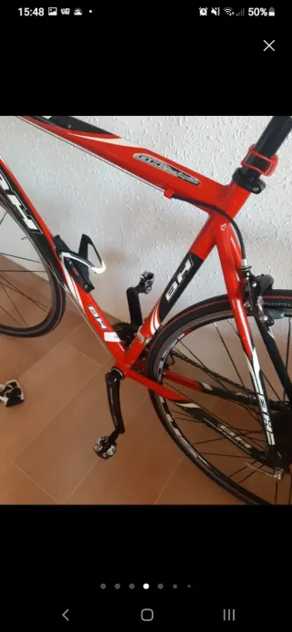 Bicicleta de carretera BH Roja