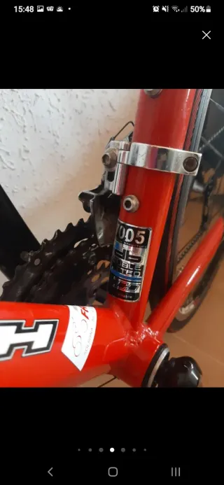 Bicicleta de carretera BH Roja