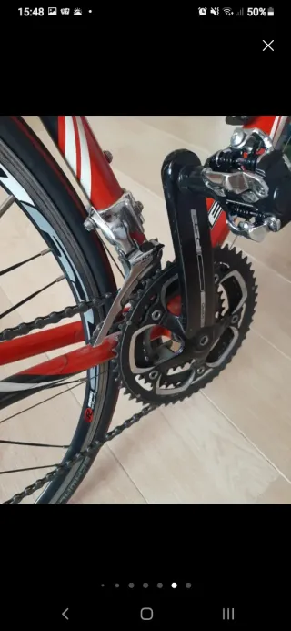 Bicicleta de carretera BH Roja