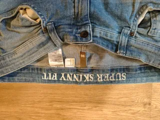 Pantalón pitillo hombre azul