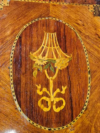 Toilette antico in legno intarsiato