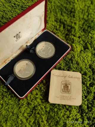 Falkland Islands 5 y 10 Pounds Plata 1979