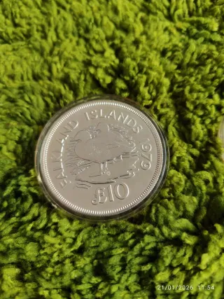 Falkland Islands 5 y 10 Pounds Plata 1979