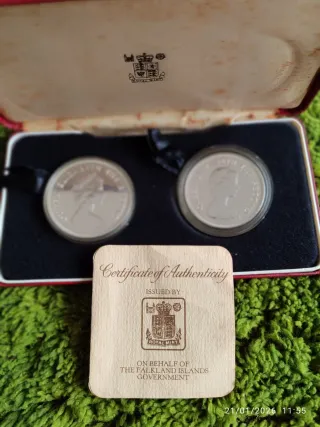 Falkland Islands 5 y 10 Pounds Plata 1979