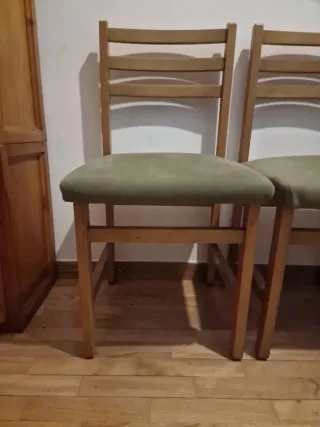 3 Sillas de Madera Pistacho.