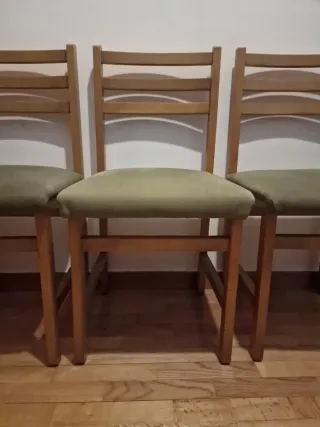 3 Sillas de Madera Pistacho.
