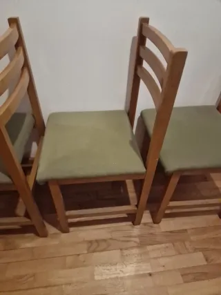 3 Sillas de Madera Pistacho.