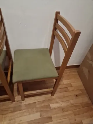 3 Sillas de Madera Pistacho.