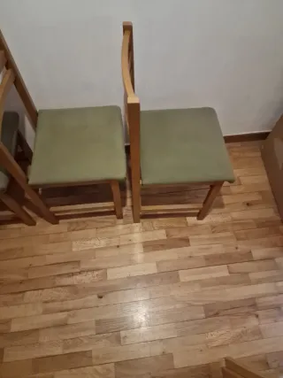 3 Sillas de Madera Pistacho.