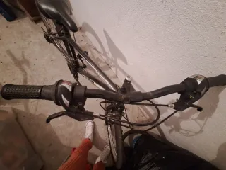 Bicicleta de montaña negra