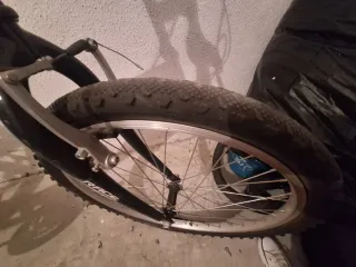 Bicicleta de montaña negra