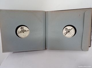 dos álbumes con 25 discos pizarra de Rafael Medina