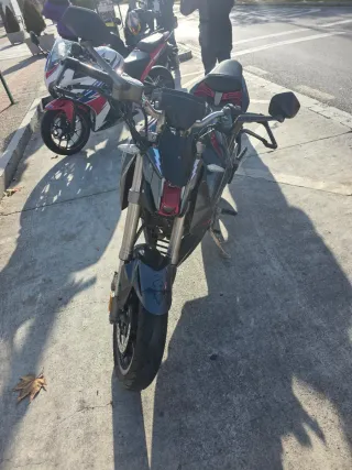 Moto Naked zontes u125