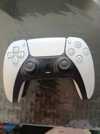 Mando PS5 con fallo joystick derecho