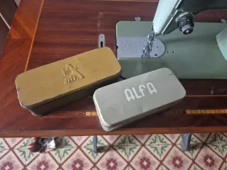 Máquina de coser Alfa De Luxe Modelo 67