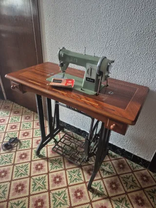 Máquina de coser Alfa De Luxe Modelo 67