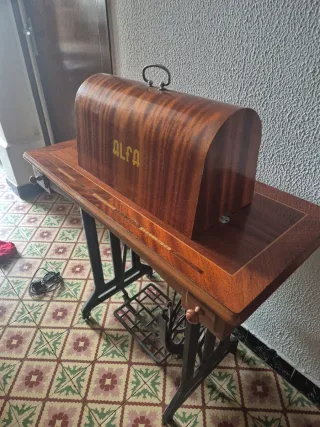 Máquina de coser Alfa De Luxe Modelo 67