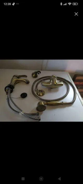 Grifería de baño color bronce