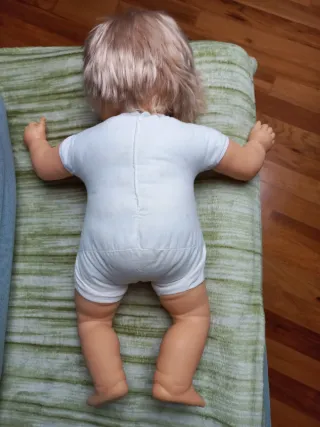 Bambola grande vintage, realistica, morbida.63 cm