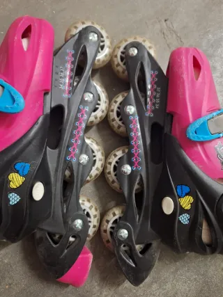 Patines en línea rosas y negros