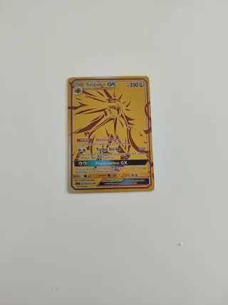 Solgaleo GX Carta Pokémon Dorada