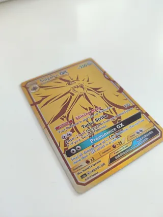 Solgaleo GX Carta Pokémon Dorada