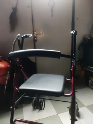 Andador para mayores rojo y negro